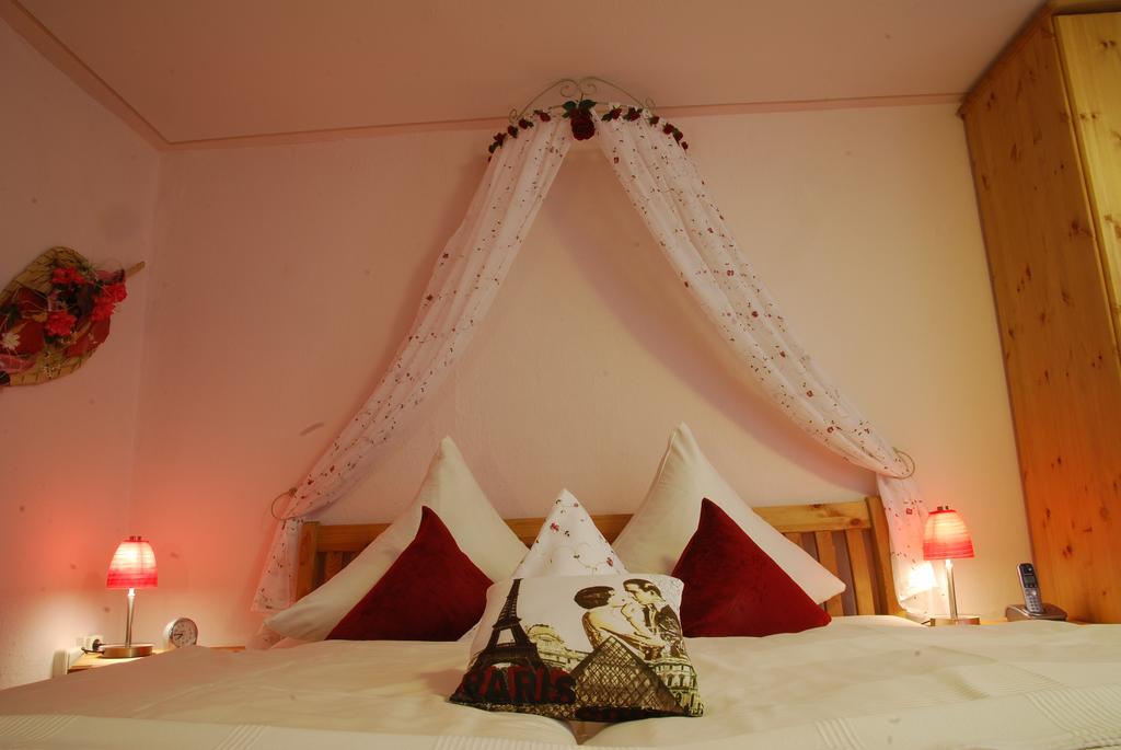 Logis L'Auberge Gutshof 比绍夫斯韦尔达 客房 照片