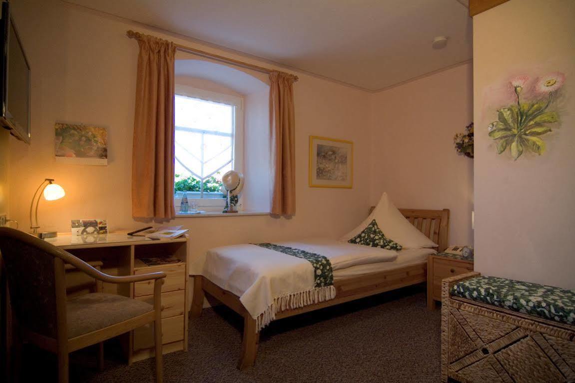 Logis L'Auberge Gutshof 比绍夫斯韦尔达 外观 照片